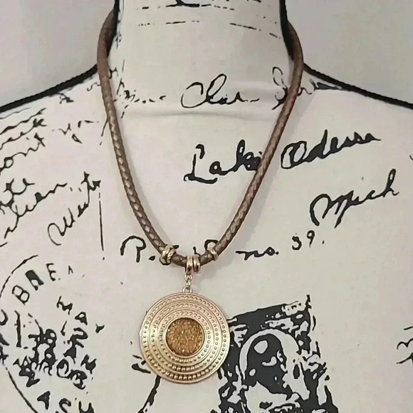 #21 set of 3 circle geometric layered African inspired wooden necklace set - Picture 3 of 4